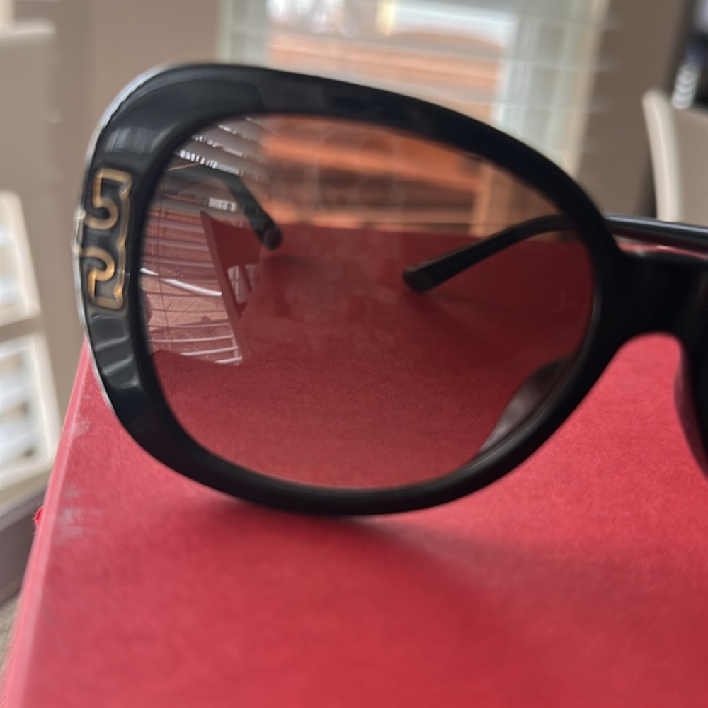 Tory Burch Black Frame Sunglasses with Brown Gradient Lenses - Picture 5 of 11
